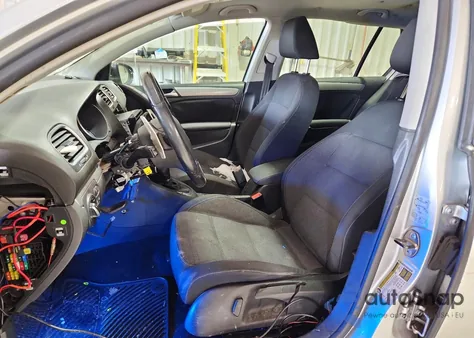 2011 Volkswagen Golf z USA, uszkodzony, nr VIN WVWDM7AJ7BW347329